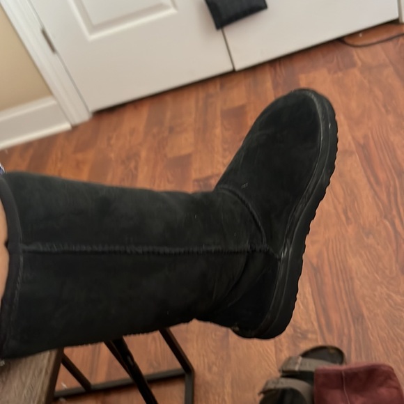 Authentic black uggs - Picture 2 of 3